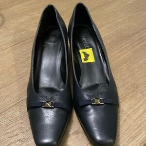 Vaneli navy blue leather shoe, size 9